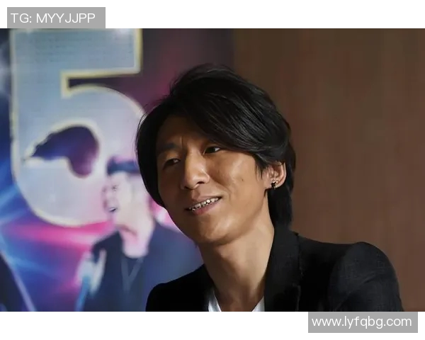 在大街上假装足球明星的奇妙一天与意外挑战