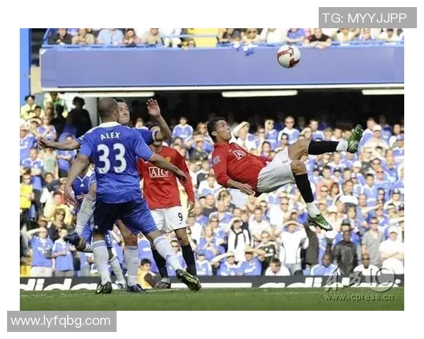 足球明星空翻瞬间集锦展现他们的惊人技巧与魅力