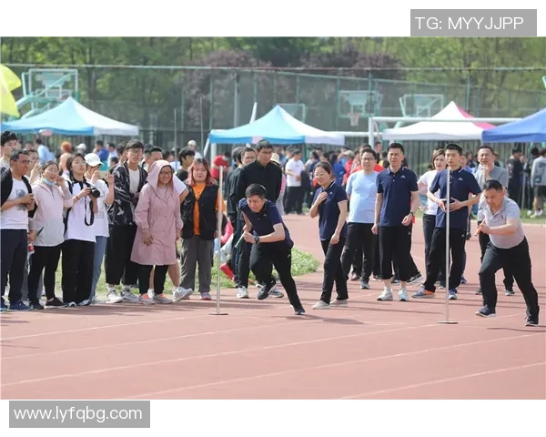 足球明星转型当体育老师传授运动精神与技能的精彩故事