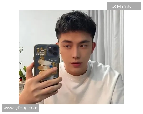 颈部纹身彰显个性魅力的足球明星们的独特风采与故事